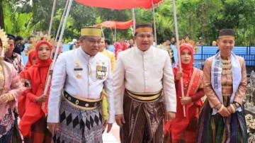 Kunjungan Kerja Bupati Bone dan Ziarah Makam Raja Bone Ke – XXVIII Di Suppa di sambut hangat bupati Pinrang