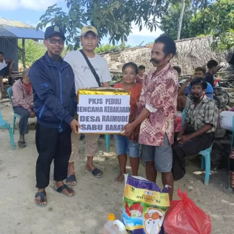 Peduli Korban Kebakaran, Paguyuban Keluarga Jawa Sabu Serahkan Bantuan