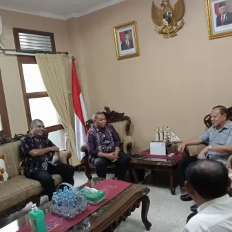 Bertemu Kardinal Suharyo, Bacaleg Perindo Dapil NTT 1 Roy Rening Bicara Dua Hal Ini