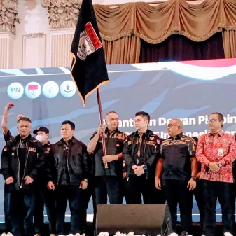 ANTON CHARLIYAN LANTIK PENGURUS DPP PEKAT IB DI GRAND PALACE SURABAYA
