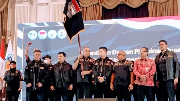 ANTON CHARLIYAN LANTIK PENGURUS DPP PEKAT IB DI GRAND PALACE SURABAYA