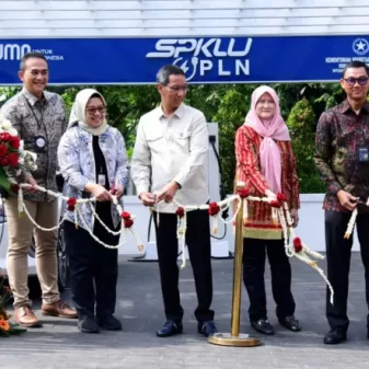 Kasetpres Resmikan SPKLU Di Istana Kepresidenan Bogor