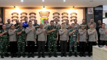 Kapolda NTT Dan Danlantamal VII Kupang Perkuat Soliditas TNI Polri