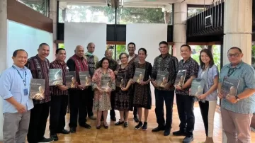 Serah Terima Buku Kompas Gramedia, KBM Jaya Ajak Kawal Frans Seda Jadi Pahlawan Nasional