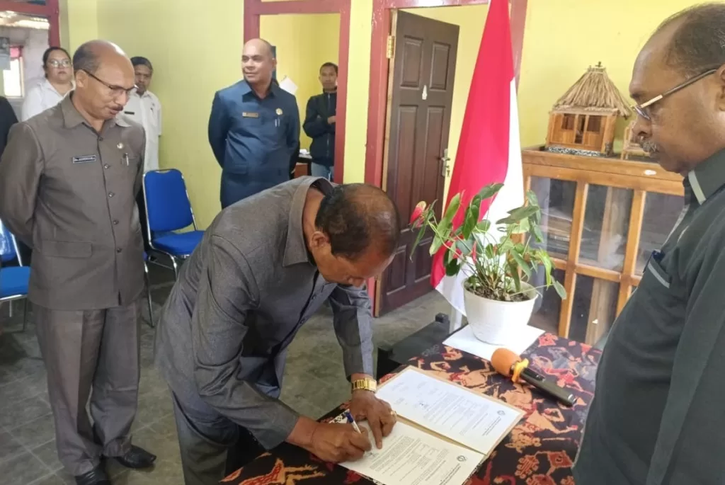 Sertijab PLT Kadis Kominfo, Sekda Ngada Ingatkan Optimalisasi Servis Informasi Publik