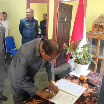 Sertijab PLT Kadis Kominfo, Sekda Ngada Ingatkan Optimalisasi Servis Informasi Publik