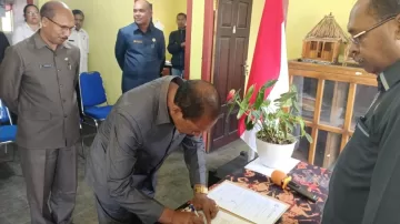 Sertijab PLT Kadis Kominfo, Sekda Ngada Ingatkan Optimalisasi Servis Informasi Publik