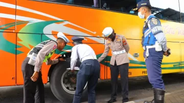 Siapkan Mudik Aman Sejumlah Sopir Dan Kendaraan Di Cek