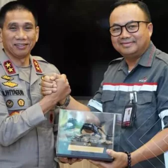 Kapolda Jabar Irjen Pol Dr. Akhmad Wiyagus, S.I.K., M.SI., MM. bersama Wakapolda Jabar dan PJU menerima kedatangan dari Dirut KCIC