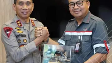 Kapolda Jabar Irjen Pol Dr. Akhmad Wiyagus, S.I.K., M.SI., MM. bersama Wakapolda Jabar dan PJU menerima kedatangan dari Dirut KCIC
