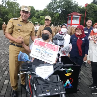 Pemkot Bekasi Berikan Bonus dan Penghargaan kepada Kontingen Kota Bekasi PORPROV Jabar XIV Tahun 2022