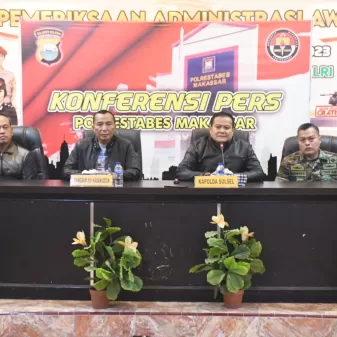 Pangdam XIV/Hsn dan Kapolda Sulsel Lakukan Konferensi Pers: Kedamaian dan Kebersamaan Menjaga Kondusifitas Makassar