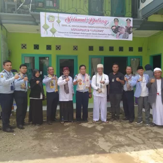 ANTON CHARLIYAN TERIMA KABAPAS GARUT BAKSOS DI PONPES KEBANGSAAN ASYUKANDARI BHAYANGKARA