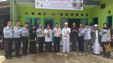 ANTON CHARLIYAN TERIMA KABAPAS GARUT BAKSOS DI PONPES KEBANGSAAN ASYUKANDARI BHAYANGKARA
