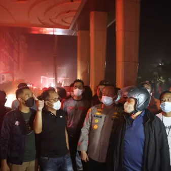 Sigap, Wali Kota Danny Pomanto Respon Cepat Musibah Kebakaran TSM Makassar