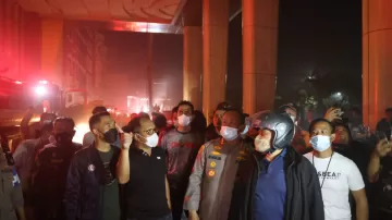 Sigap, Wali Kota Danny Pomanto Respon Cepat Musibah Kebakaran TSM Makassar