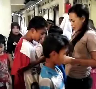 Peduli Kasih, Redaksi WBN Bersama Biro Depok Dan Bekasi Raya Berbagi Takjil Dan Sembako