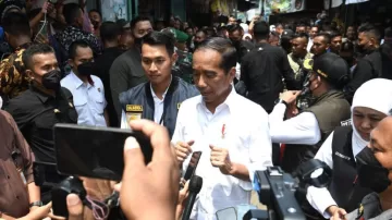 Masuk Pasar Sambonggede, Presiden Dan Ibu Iriana Cek Harga Kebutuhan Pokok