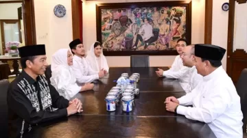 Di Kediaman Surakarta Presiden Jokowi Sambut Silaturahmi Lebaran Menhan Prabowo