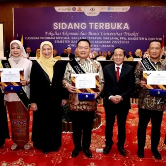 Kasad Jenderal TNI Dr. Dudung Abdurachman Sandang Predikat Terbaik Program Doktor