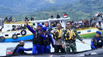 Kapolda NTT Dan Danrem 161 WS Pimpin Pengamanan Prosesi Laut Samana Santa Larantuka