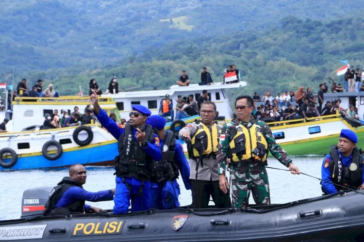 Kapolda NTT Dan Danrem 161 WS Pimpin Pengamanan Prosesi Laut Samana Santa Larantuka