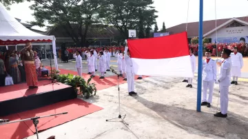 Danny Pomanto Canangkan Penggunaan Baju Adat dan Penerapan Metode Belajar Gampang Asyik Menyenangkan pada Hardiknas 2023