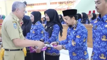 Bupati Pinrang Serahkan SK Pegawai PPPK Tenaga Kesehatan Kabupaten Pinrang