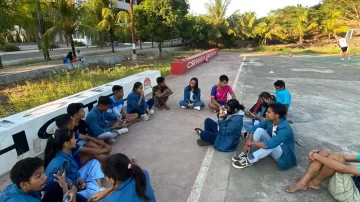 Mahasiswa Unwira Kupang Sosialisasi Efektifitas Komunikasi Kelompok Pada Kawula Muda Futsal Gares Fc