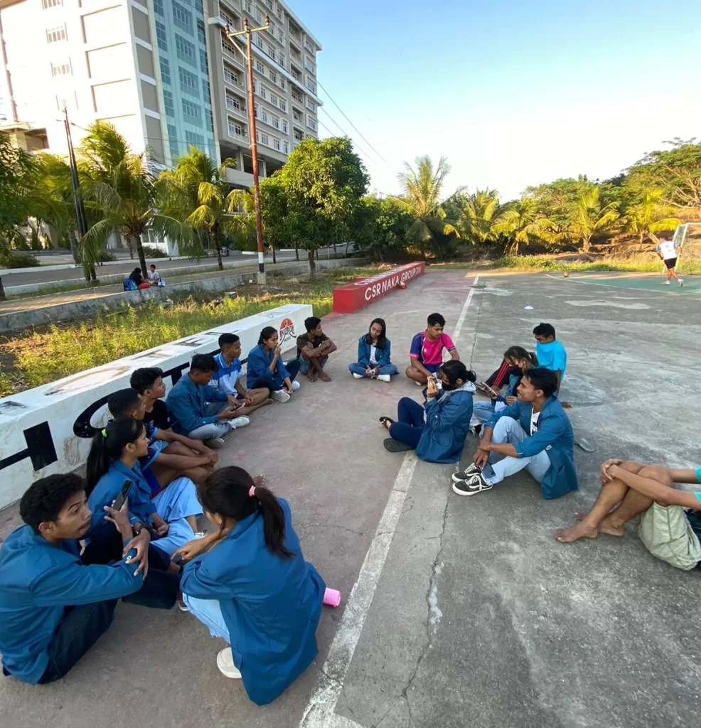 Mahasiswa Unwira Kupang Sosialisasi Efektifitas Komunikasi Kelompok Pada Kawula Muda Futsal Gares Fc
