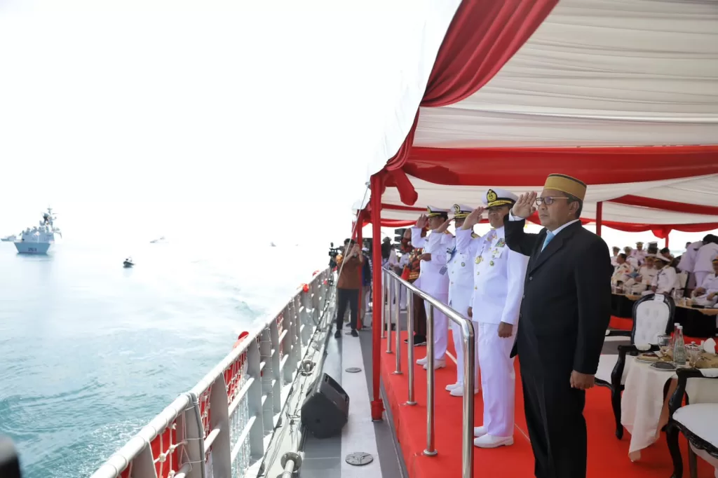 17 Armada Kapal Perang Asing Penuhi Laut Makassar
