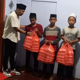 Ketua PAC PDIP Kabupaten Maros, Amalkan Keistimewaan Sedekah Subuh