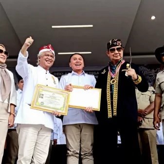 Forum Sunda Sabuana Prawiro Daulat HASHIM DJOJOHADIKUSUMO sebagai Putra Adiluhung Sunda