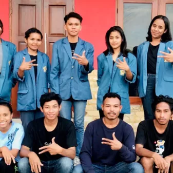 Mahasiswi Unwira Kupang Sosialisasi Efektivitas Komunikasi Kelompok Di Kos Tiga Putri