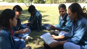 Mahasiswa Universitas Katolik Widya Mandira Kupang Asah Kerjasama Pengerjaan Tugas