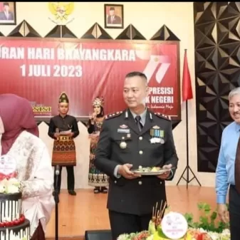 Bupati Pinrang Hadiri Syukuran Hari Bhayangkara Di Mapolres Pinrang