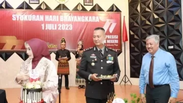 Bupati Pinrang Hadiri Syukuran Hari Bhayangkara Di Mapolres Pinrang