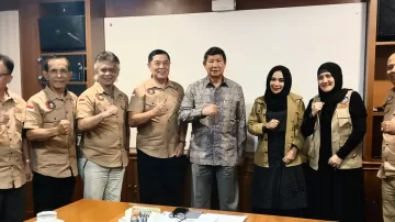 KETUM PRAWIRO IGMP SABAR YUDO DAN SEKJEN ANTON CHARLIYAN DIHADAPAN HASHIM DJ: kekuatan relawan yang solid, mampu targetkan jaringan militan, menangkan PILPRES Prabowo satu putaran