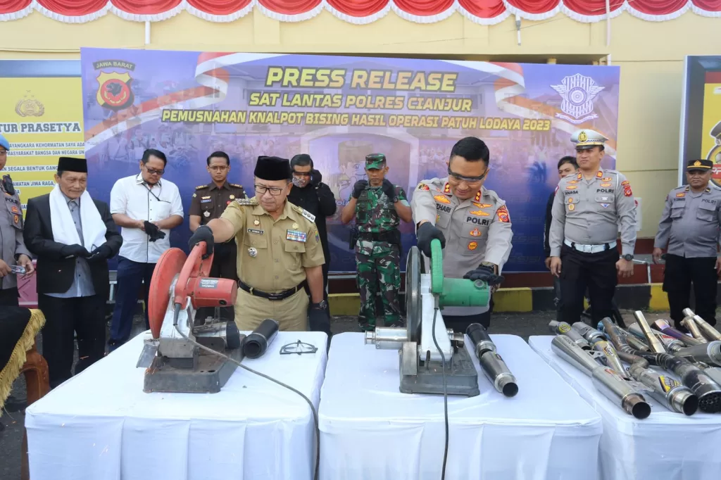 Pemusnahan Ribuan Knalpot Brong Hasil Ops Patuh Lodaya 2023 Polres Cianjur