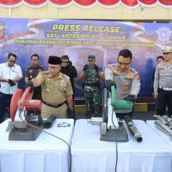 Pemusnahan Ribuan Knalpot Brong Hasil Ops Patuh Lodaya 2023 Polres Cianjur