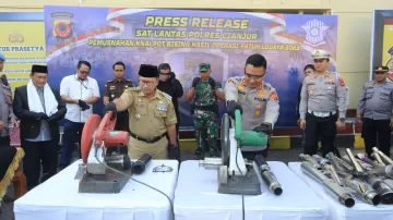 Pemusnahan Ribuan Knalpot Brong Hasil Ops Patuh Lodaya 2023 Polres Cianjur