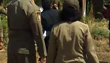 Marak Baliho Balon Pemilu 2024, Satpol PP Kota Kupang Lakukan Pembongkaran