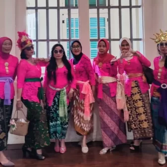 Wanita Sarinah Berkebaya Turut Meriahkan Acara Istana Berkebaya