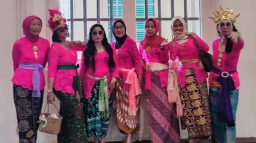 Wanita Sarinah Berkebaya Turut Meriahkan Acara Istana Berkebaya