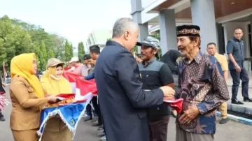 Bupati Pinrang Canangkan Pembagian 10 Juta Bendera Merah Putih Tingkat Kabupaten Pinrang