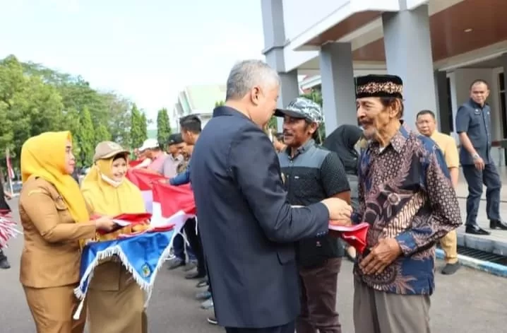 Bupati Pinrang Canangkan Pembagian 10 Juta Bendera Merah Putih Tingkat Kabupaten Pinrang