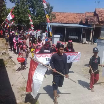 Meriahkan HUT RI Ke-78 Warga Masyarakat Kiajaran Kulon  Menggelar pawai Keliling Kampung