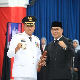 Resmi, Gubernur Jabar Ridwan Kamil Lantik Wali Kota Bekasi, Dr. Tri Adhianto