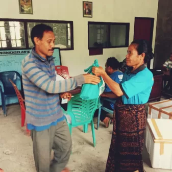 Bidan Desa Kecamatan Nangapenda, Bagikan Bantuan Pangan Kepada 4 Desa Bantuan Stunting