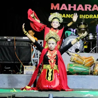 Dua Gadis Indramayu Hipnotis Pengunjung, Usai Menari Goyang Karawang
